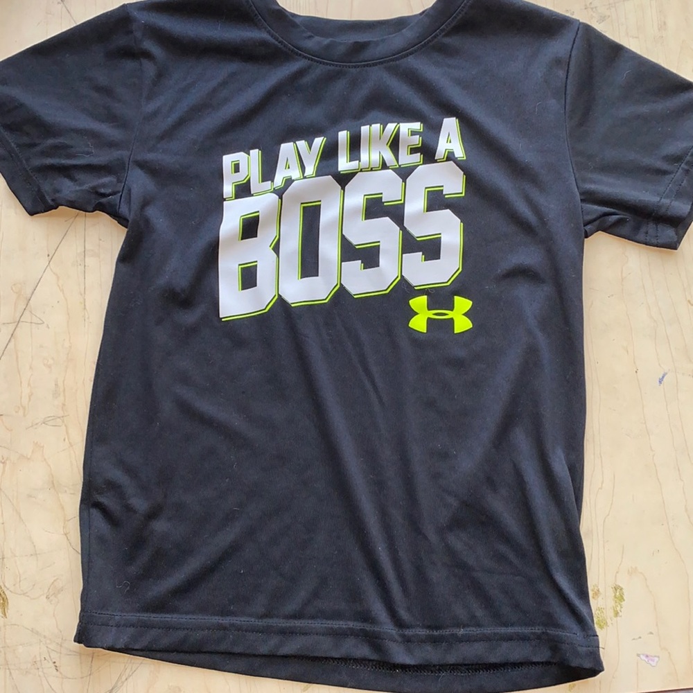 Black Under Armour “Play Like A Boss” tee